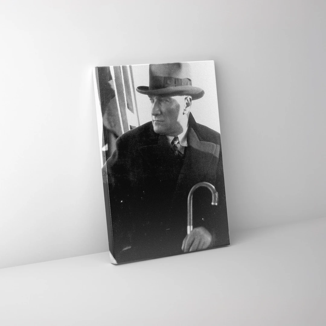 Fötr Şapkalı Ulu Önder Atatürk Kanvas Tablo